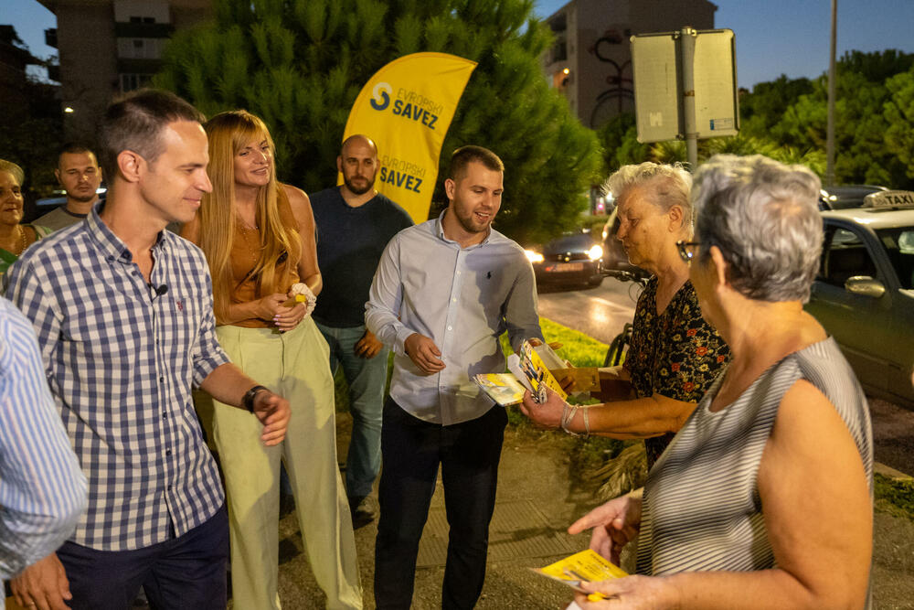 <p>"Pristojnost razum i stručnost je osnovna ideja vodilja naše kampanje i zbog toga čini mi se ćemo biti najpozitivnije iznenađenje i da će zaista vlast nakon 29. septembra zavisiti od Evropskog saveza. Ako tako bude ja vam garantujem da će Podgorica biti grad za primjer”</p>