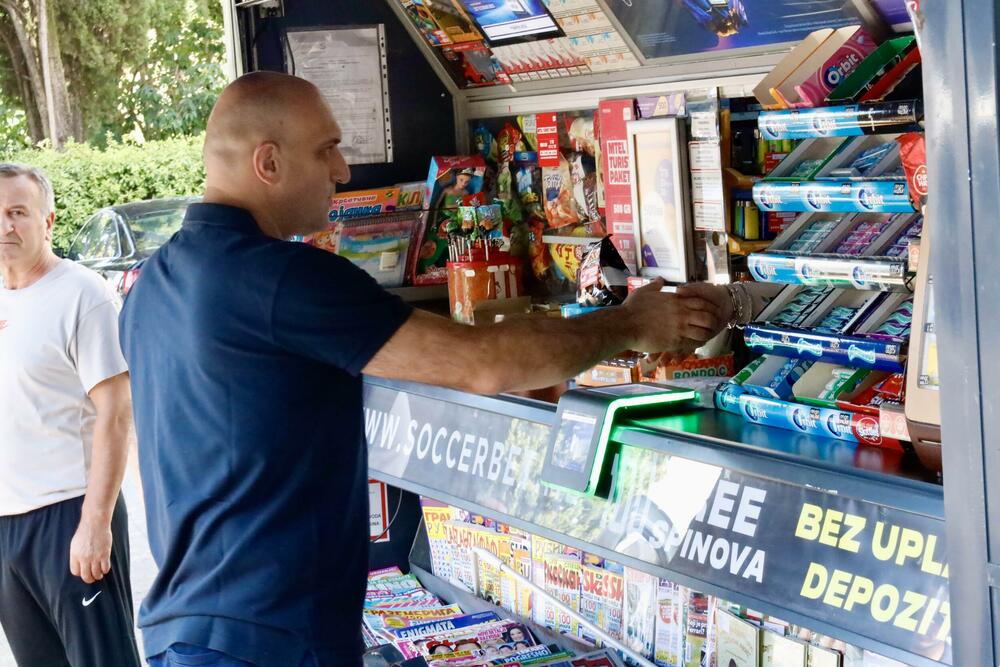 <p>"Imali smo primjedbu i iz Bloka VI da autobus na toj relaciji saobraća svega do Pravnog fakulteta pa moramo napraviti ekstenziju te linije do Gimnazije", kazao je Abdić</p>