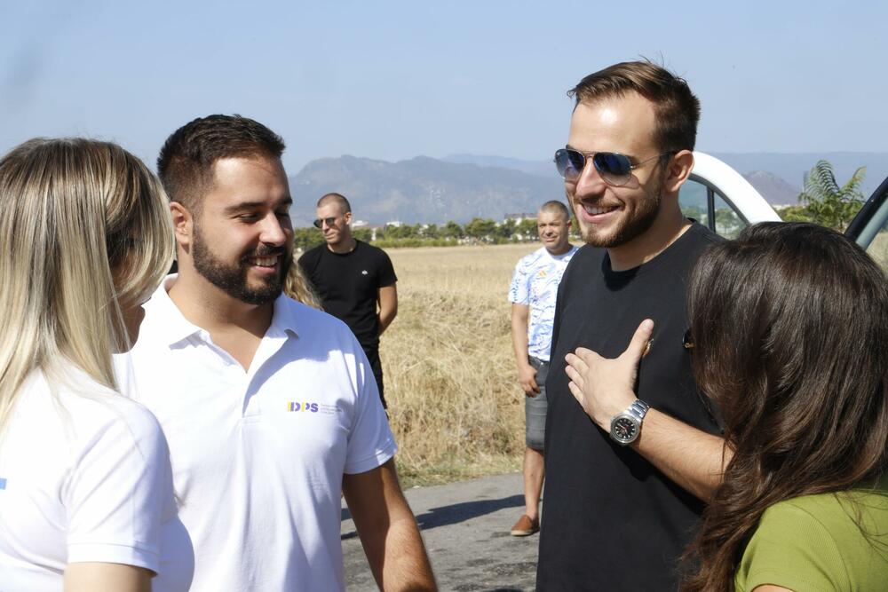 <p>"Imali smo primjedbu i iz Bloka VI da autobus na toj relaciji saobraća svega do Pravnog fakulteta pa moramo napraviti ekstenziju te linije do Gimnazije", kazao je Abdić</p>