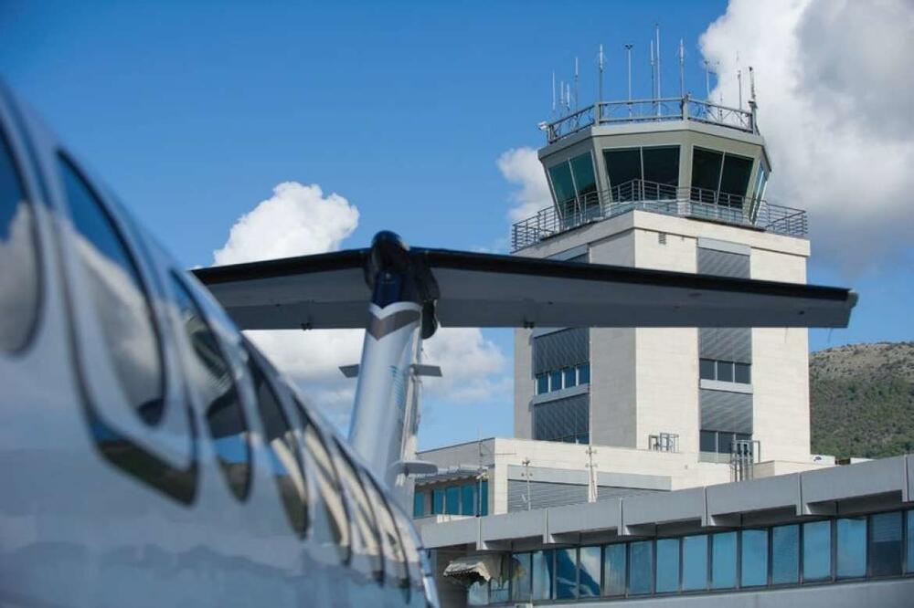 Kontrolni toranj aerodrom Tivat, Foto: Siniša Luković