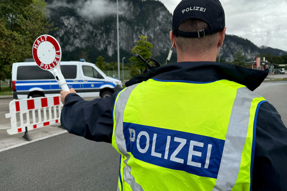 Njemački policajac na granici sa Austrijom, Foto: REUTERS