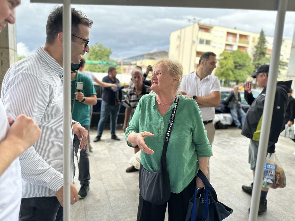 <p>"Mi ćemo, kada nakon 29. septembra budemo u prilici, podići higijenu na gradskim pijacama na najviši nivo. Zdravlje građana je najvažnije", rekao je lija Mugoša, nosilac Izborne liste "Vrijeme je za red – Stranka evropskog progresa – Duško Marković".</p>