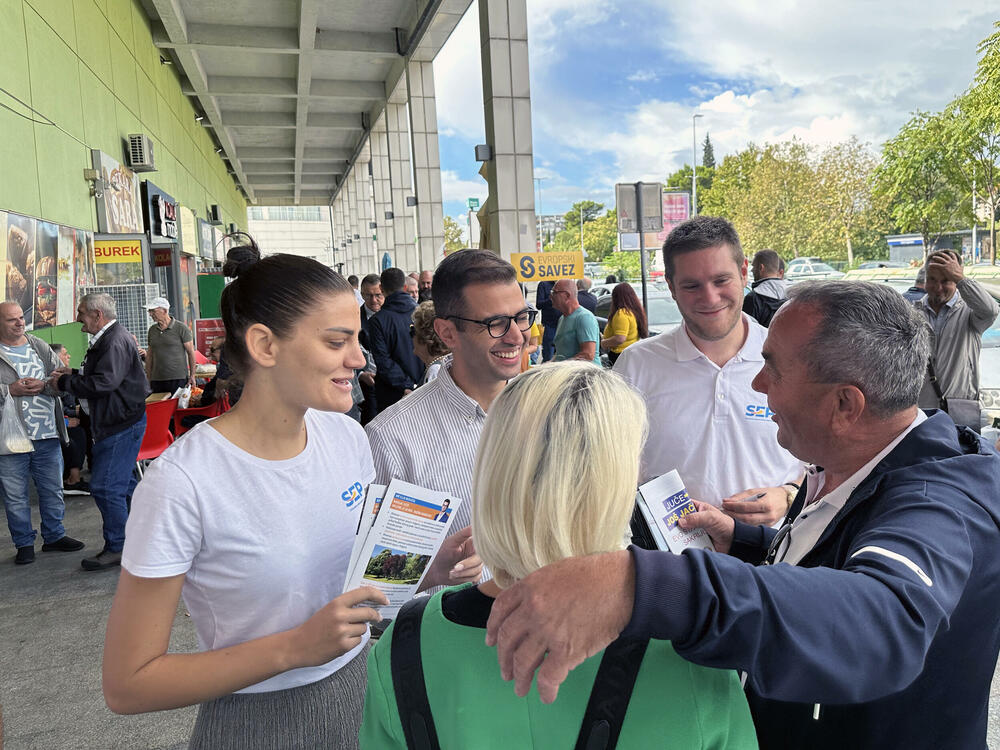 <p>"Mi ćemo, kada nakon 29. septembra budemo u prilici, podići higijenu na gradskim pijacama na najviši nivo. Zdravlje građana je najvažnije", rekao je lija Mugoša, nosilac Izborne liste "Vrijeme je za red – Stranka evropskog progresa – Duško Marković".</p>