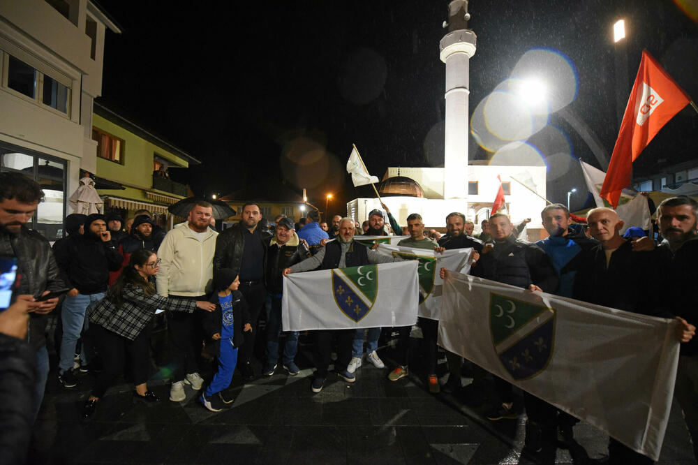 Slavlje poslije proglašenja izbornih rezultata: Detalj sa ulica Gusinja, Foto: Boris Pejović