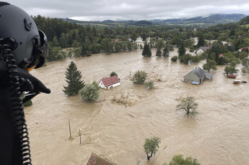 Poplavljena oblast na istoku Poljske, Foto: Beta/AP