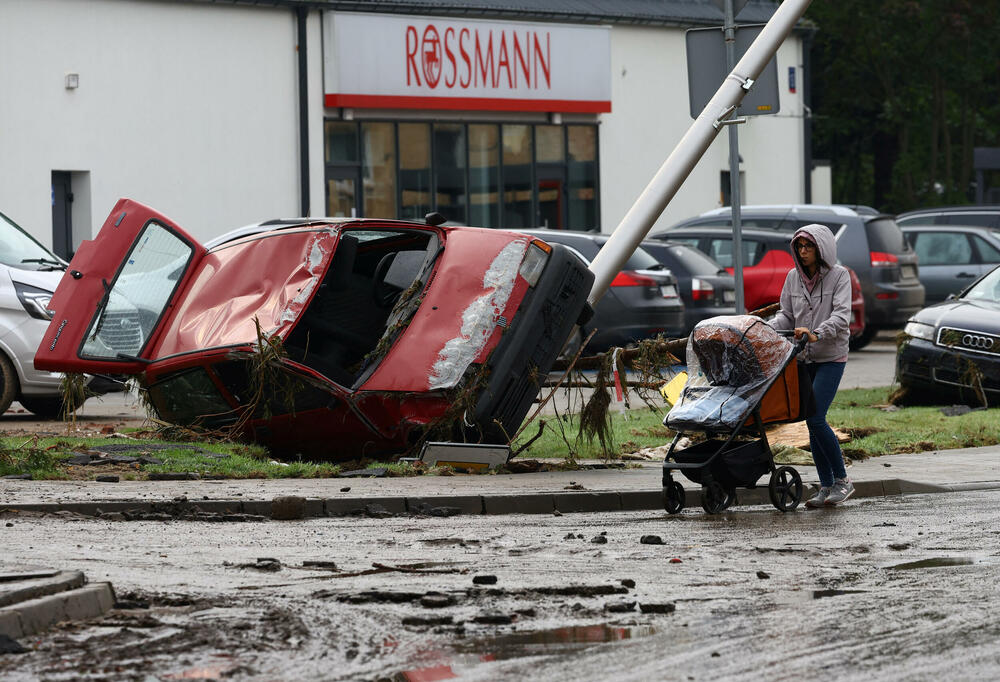 <p>Najmanje 17 ljudi poginulo je u poplavama od Rumunije do Poljske u proteklih nekoliko dana</p>