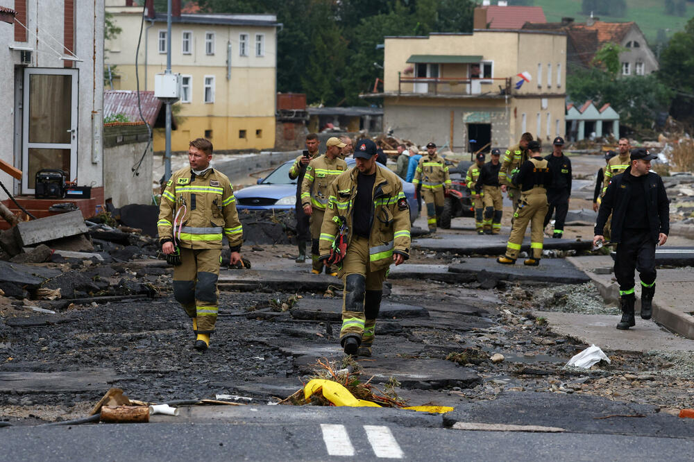 <p>Najmanje 17 ljudi poginulo je u poplavama od Rumunije do Poljske u proteklih nekoliko dana</p>