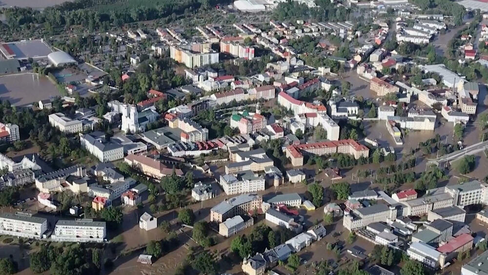 <p>Najmanje 17 ljudi poginulo je u poplavama od Rumunije do Poljske u proteklih nekoliko dana</p>