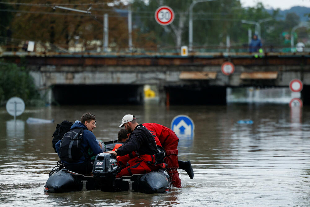 <p>Najmanje 17 ljudi poginulo je u poplavama od Rumunije do Poljske u proteklih nekoliko dana</p>