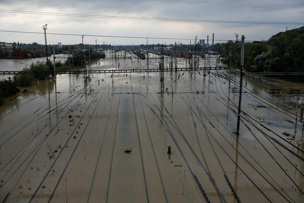 <p>Najmanje 17 ljudi poginulo je u poplavama od Rumunije do Poljske u proteklih nekoliko dana</p>