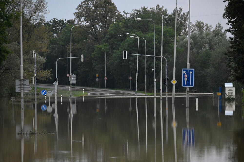 <p>Najmanje 17 ljudi poginulo je u poplavama od Rumunije do Poljske u proteklih nekoliko dana</p>