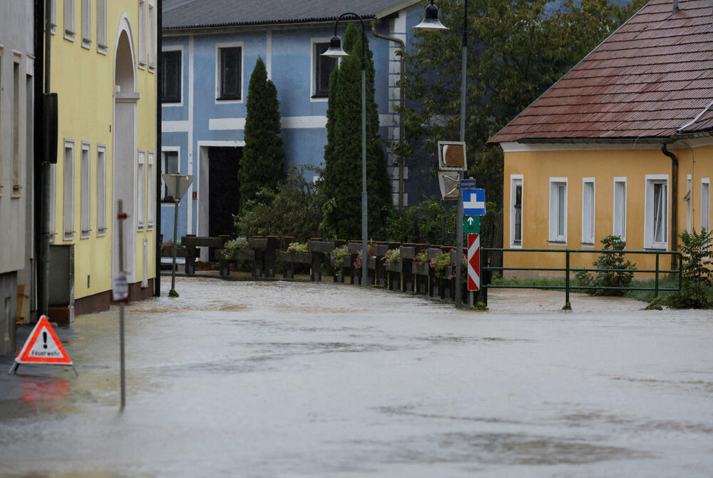 <p>Najmanje 17 ljudi poginulo je u poplavama od Rumunije do Poljske u proteklih nekoliko dana</p>