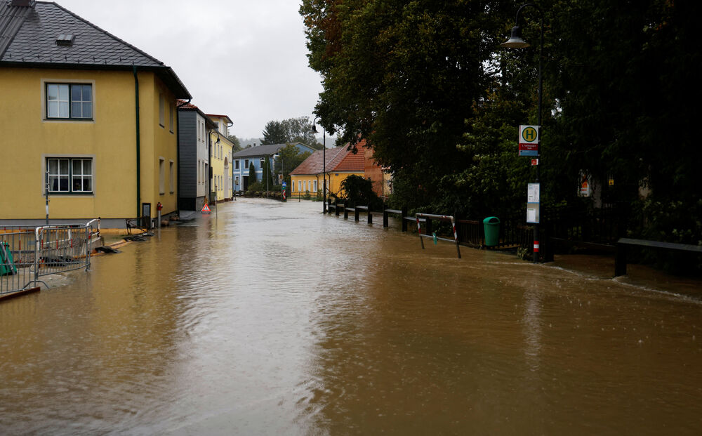 <p>Najmanje 17 ljudi poginulo je u poplavama od Rumunije do Poljske u proteklih nekoliko dana</p>