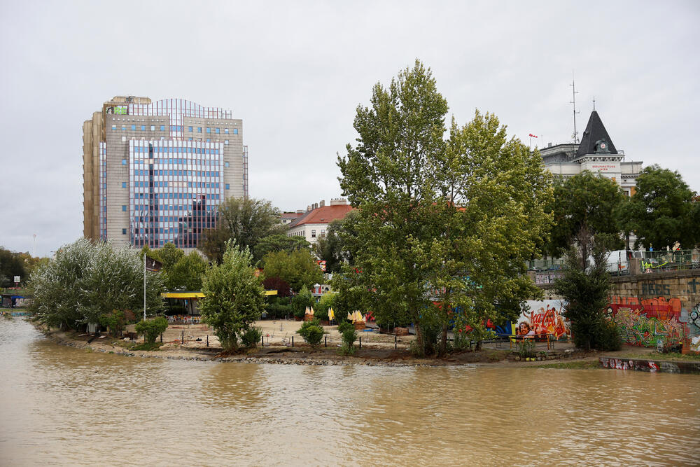 <p>Najmanje 17 ljudi poginulo je u poplavama od Rumunije do Poljske u proteklih nekoliko dana</p>