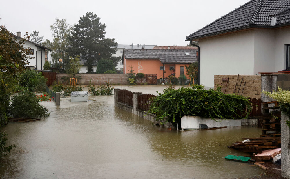 <p>Najmanje 17 ljudi poginulo je u poplavama od Rumunije do Poljske u proteklih nekoliko dana</p>