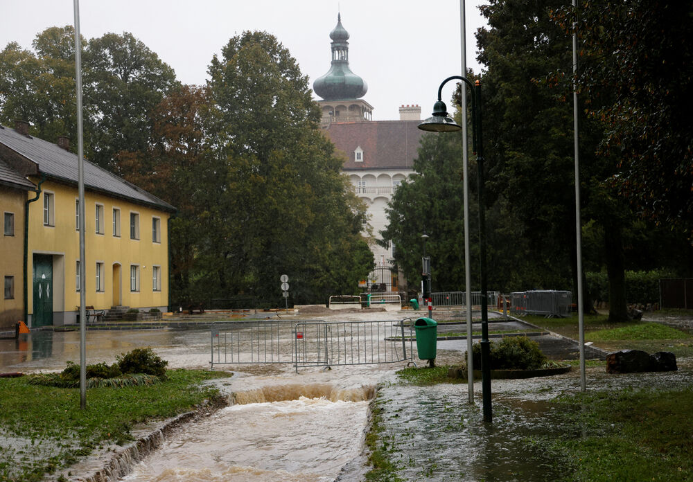 <p>Najmanje 17 ljudi poginulo je u poplavama od Rumunije do Poljske u proteklih nekoliko dana</p>