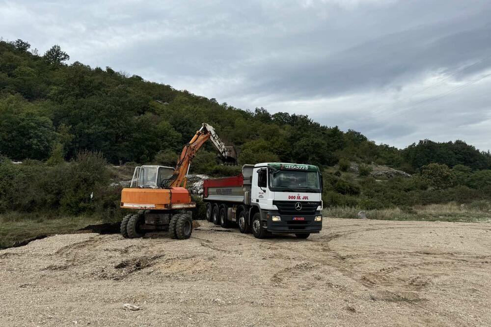 Ispod Trebjese počelo odvoženje grita, Foto: Privatna arhiva