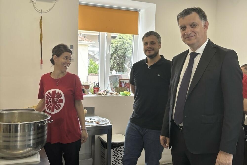 Komnenović i Pasković u obilasku Narodne kuhinje, Foto: Siniša Luković