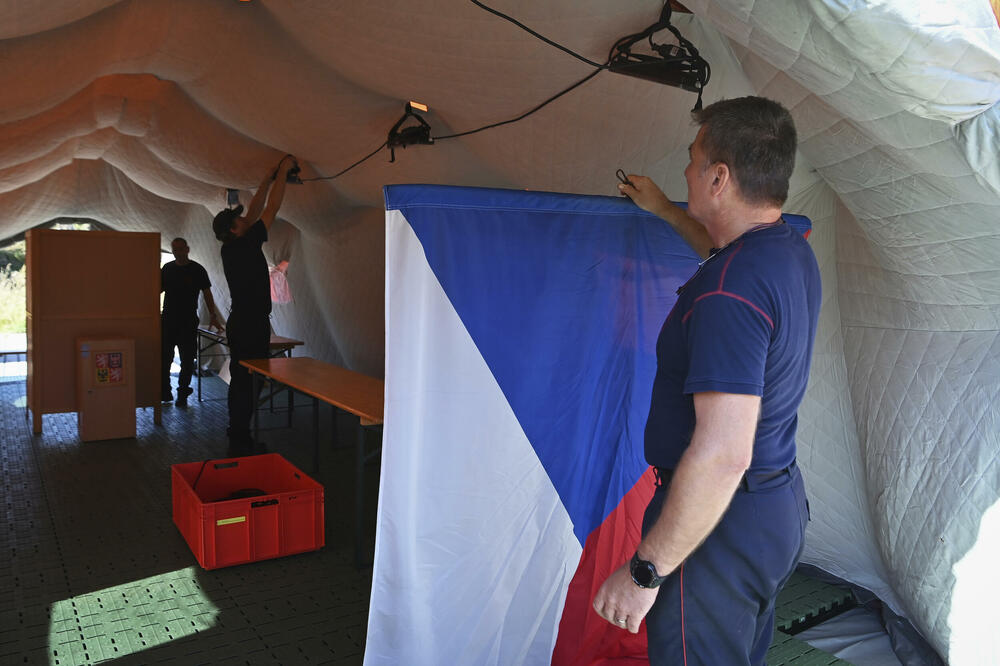 Sa jednog glasačkog mjesta, Foto: Beta/AP