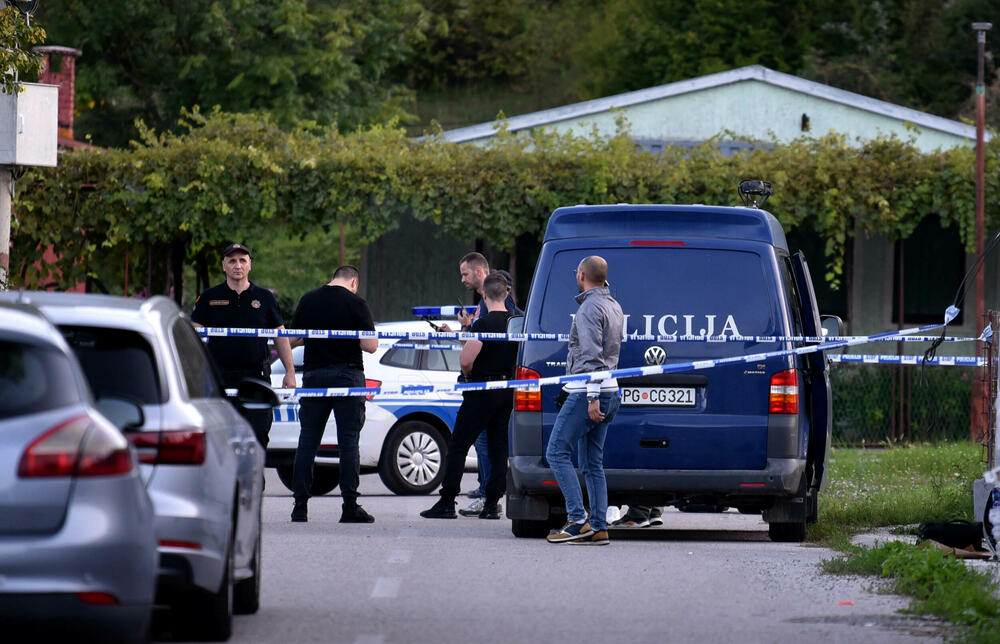 <p>Policija traga za napadačem koji je kako se pretpostavlja u pravcu Lješkovića ispalio jedan metak.</p>