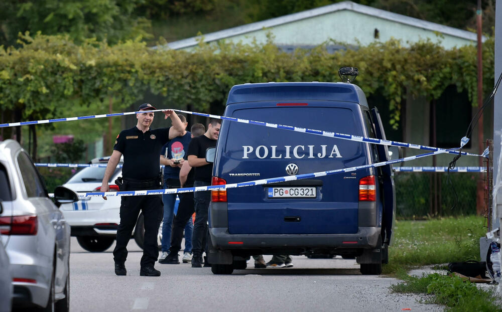 <p>Policija traga za napadačem koji je kako se pretpostavlja u pravcu Lješkovića ispalio jedan metak.</p>