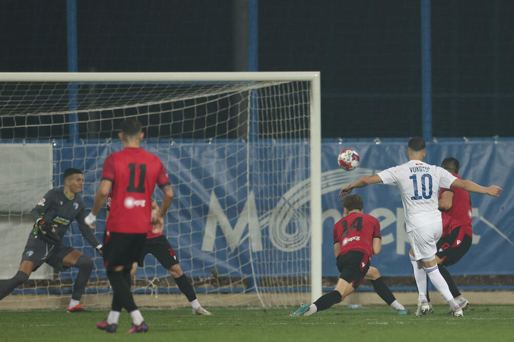 Dva gola: Milan Vukotić pogađa za 0:2, Foto: FSCG