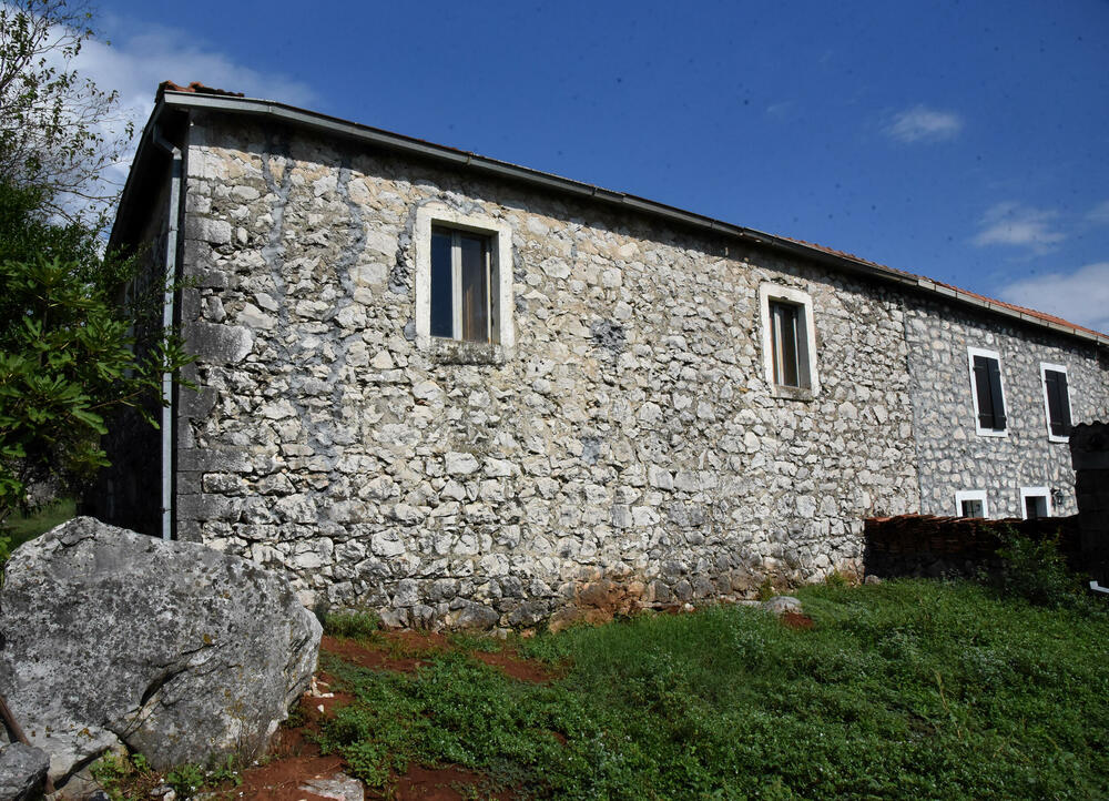 Rodna kuća u piperskom selu Cerovice