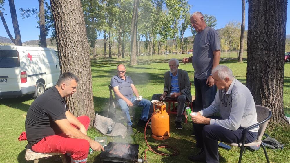 <p>"Svake godine obilježimo Međunarodni dan starih. Ali mi to ne radimo samo ovog dana, već svakog dana u godini. Kroz različite programe trudimo se da što više damo prostora starojoj populaciji koja je, rekla bih, zapostavljena", kazala je Ana Macanović, sekretarka nikšićkog Crvenog krsta</p>