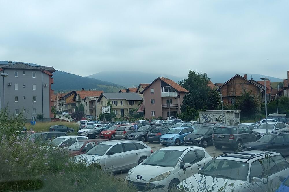 Parking u Prijepoljskoj ulici, iza Pošte, Foto: Goran Malidžan