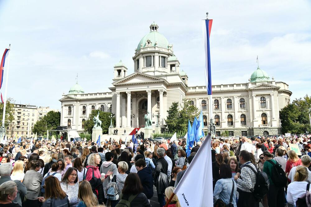 Sa današnjeg protesta sindikata radnika u prosvjeti u Beogradu, Foto: BETAPHOTO/MILAN ILIC