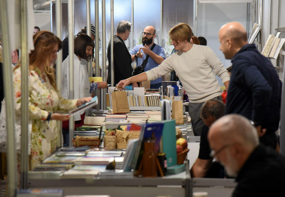 <p>Sa oko 70 izdavača i 40 pratećih programa, 10. Internacionalni sajam knjiga u prvim danima oktobra biće centar novih misli, ideja i iskustava, poručila je sekretarka Sekretarijata za kulturu Glavnog grada Podgorica Snežana Tomanović</p>