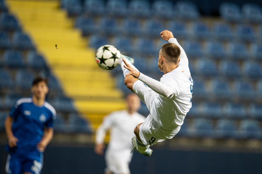 Andrej Kostić maestralno pogađa za 1:0, Foto: FK Budućnost/Rusmin Radič