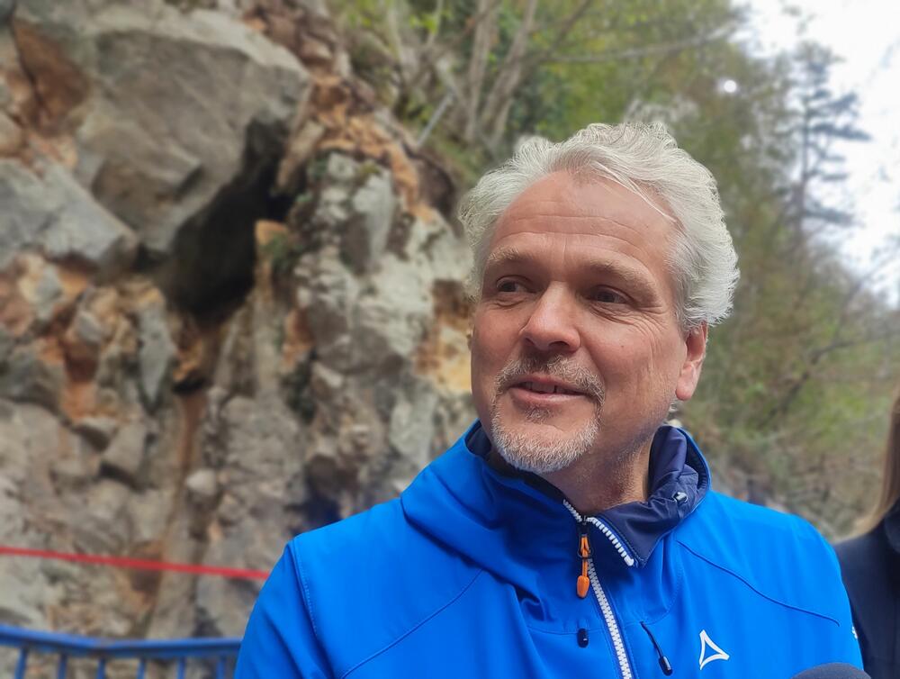 <p>Via ferrata Piva se nalazi u blizini mosta preko rijeke Pive, okružena kanjonom, na izuzetno atraktivnoj lokaciji, a prilagođena je potrebama svih turista, djelimično je pogodna i za djecu</p>