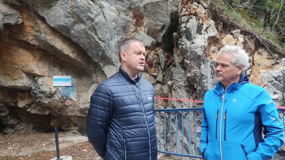 <p>Via ferrata Piva se nalazi u blizini mosta preko rijeke Pive, okružena kanjonom, na izuzetno atraktivnoj lokaciji, a prilagođena je potrebama svih turista, djelimično je pogodna i za djecu</p>