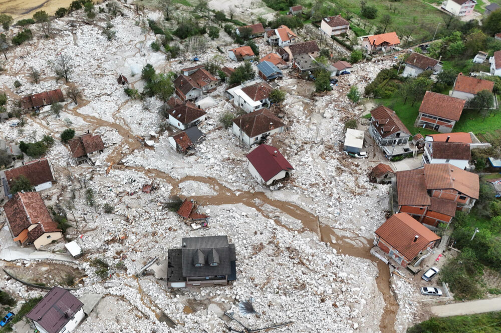 Poplavljeno stambeno naselje u Donjoj Jablanici, Foto: Reuters