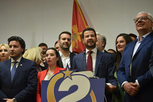 Zašto partije "tridesetoavgustovske većine" ne vladaju stabilno:...