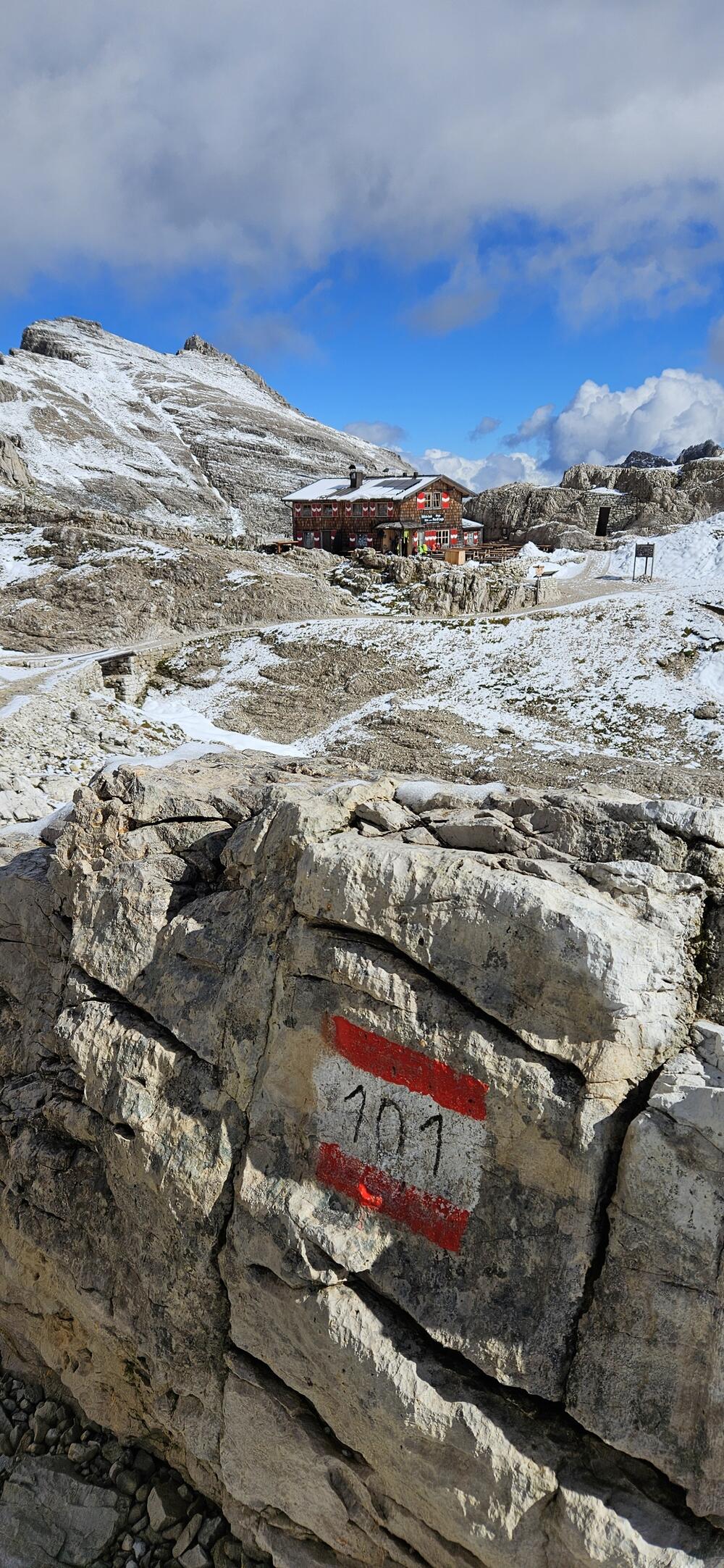 Planinarski dom Forcella Pian Di Cengia nalazi se  na visini metar nižoj od Bobotovog kuka