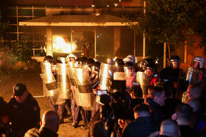 FOTO Albanska opozicija protestovala u Tirani, zahtijeva da vladu...