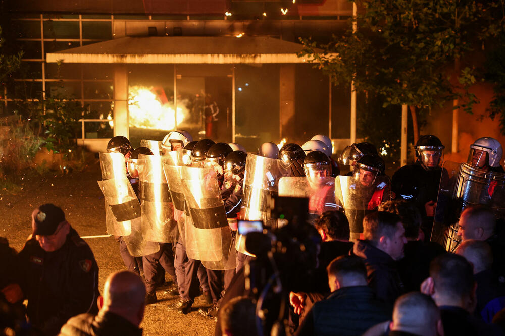 Sa protesta u Tirani, Foto: Reuters