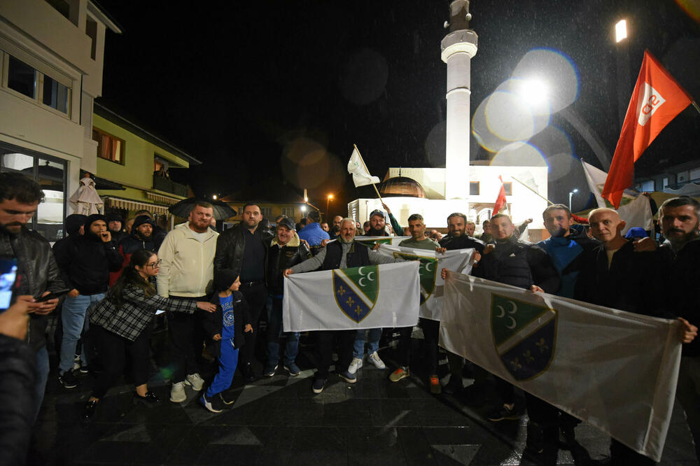 Koalicija bi mogla imati obije ključne pozicije u opštini: slavlje nakon proglašenja rezultata, Foto: Boris Pejović