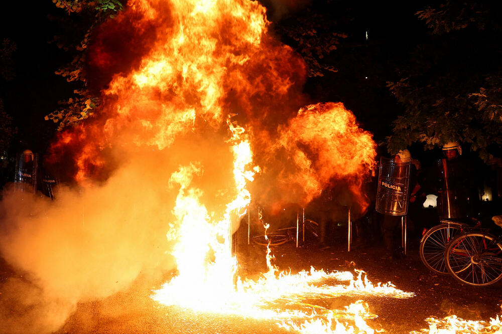 Sa protesta u Tirani, Foto: Reuters