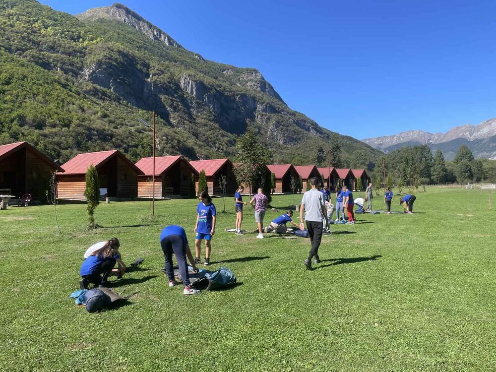 <p>Tokom trajanja kampa, učesnici su imali priliku da se oprobaju u u brojnim edukativnim radionicama i ekološkim aktivnostima, a cilj je bio podizanje svijesti o zaštiti životne sredine i održivom razvoju</p>