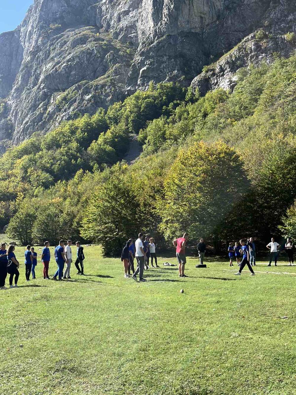 <p>Tokom trajanja kampa, učesnici su imali priliku da se oprobaju u u brojnim edukativnim radionicama i ekološkim aktivnostima, a cilj je bio podizanje svijesti o zaštiti životne sredine i održivom razvoju</p>