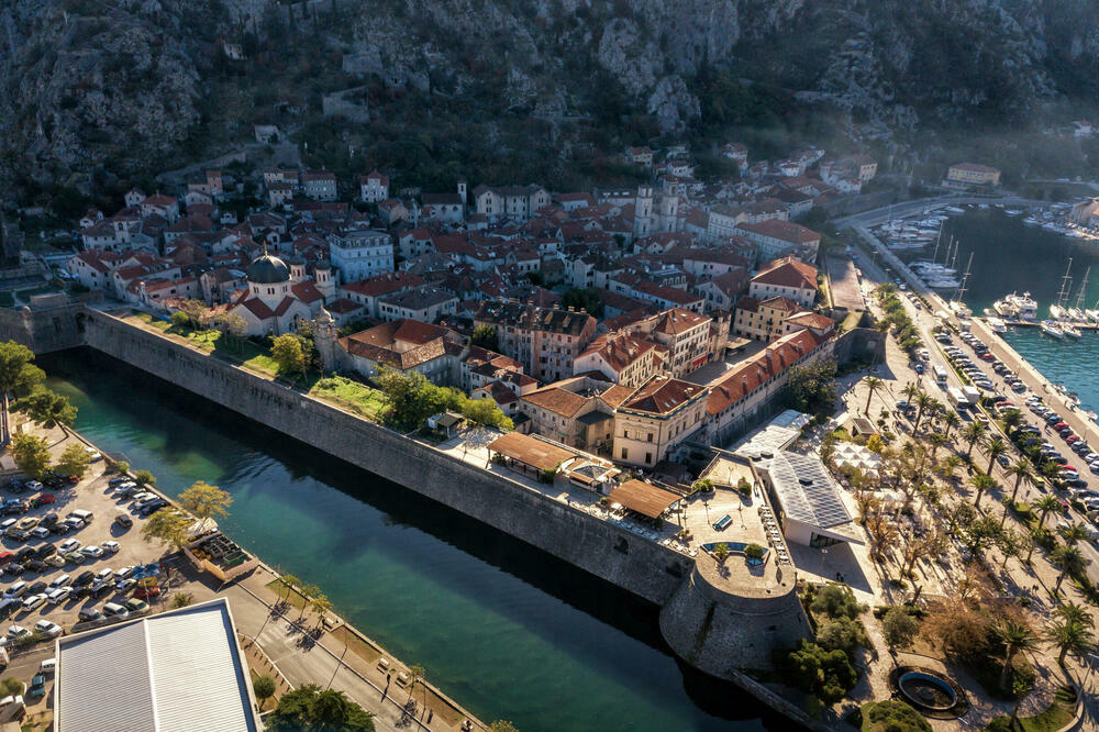 Jedva da ima nezaposlenih na evidenciji: panorama Starog grada u Kotoru, Foto: Shutterstock