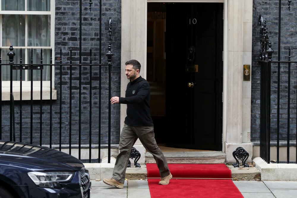 Zelenski ispred rezidencije britanskog premijera 10. oktobra, Foto: REUTERS