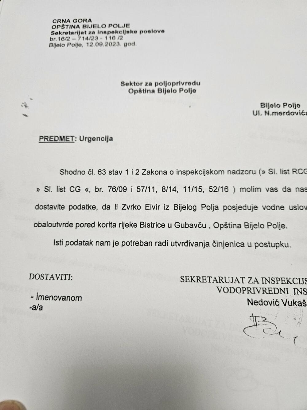 <p>Televizija Vijesti se oslonila na dokumenta koja je NVO Euromost dostavila Osnovnom tužilaštvu u Bijelom Polju, a to su posjedovni list Uprave za nekretnine, gdje je navedena primjedba da je Elvir Zvrko vlasnik objekta bez građevinske i upotrebne dozvole u bjelopoljskom selu Bistrica</p>