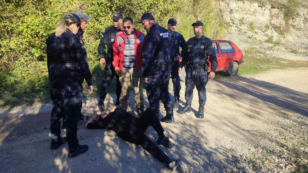 <p>Mještani su se okupili jer ne dozvoljavaju da zaražena stoka na pomenutom lokalitetu bude zakopana</p>