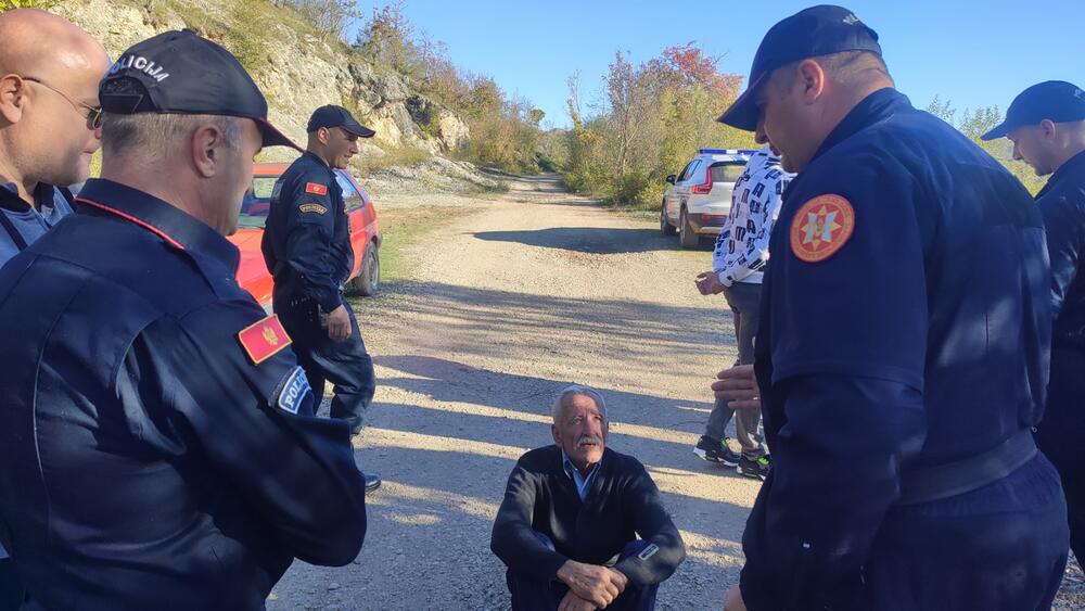 <p>Mještani su se okupili jer ne dozvoljavaju da zaražena stoka na pomenutom lokalitetu bude zakopana</p>