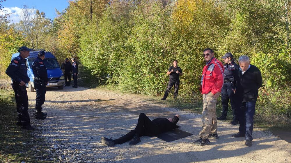 <p>Mještani su se okupili jer ne dozvoljavaju da zaražena stoka na pomenutom lokalitetu bude zakopana</p>