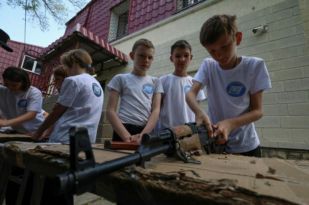 Đaci učestvuju u ruskom vojno-patriotskom programu u Sevastopolju